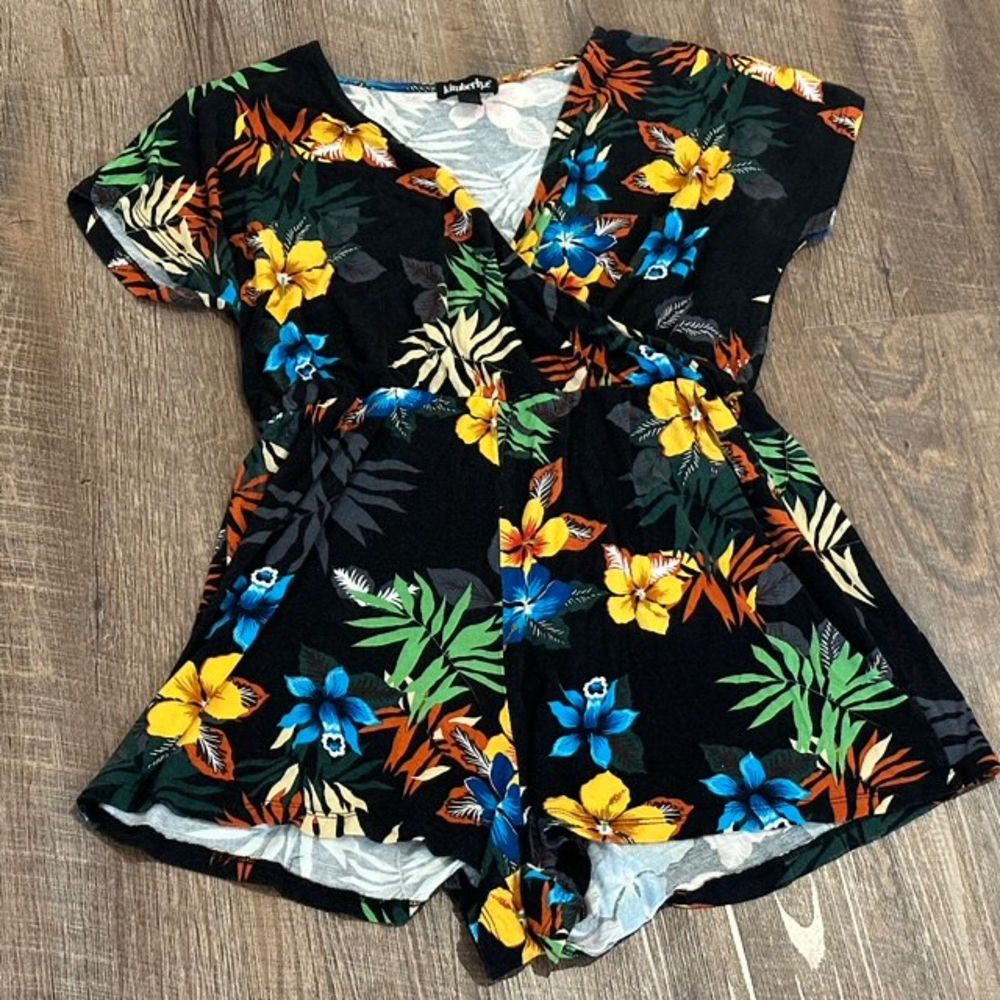 Kimberly C Romper Small Floral Print Short Sleeve V-Neck Elastic Waist Stretch